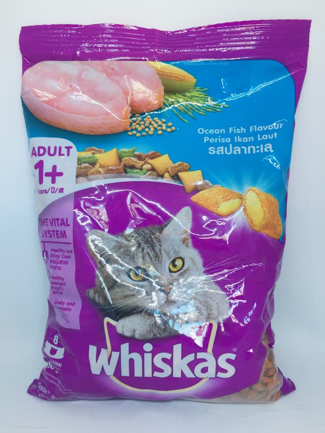Thức ăn whiskas dạng khô giúp kích thích mèo ăn uống ngon miệng hơn